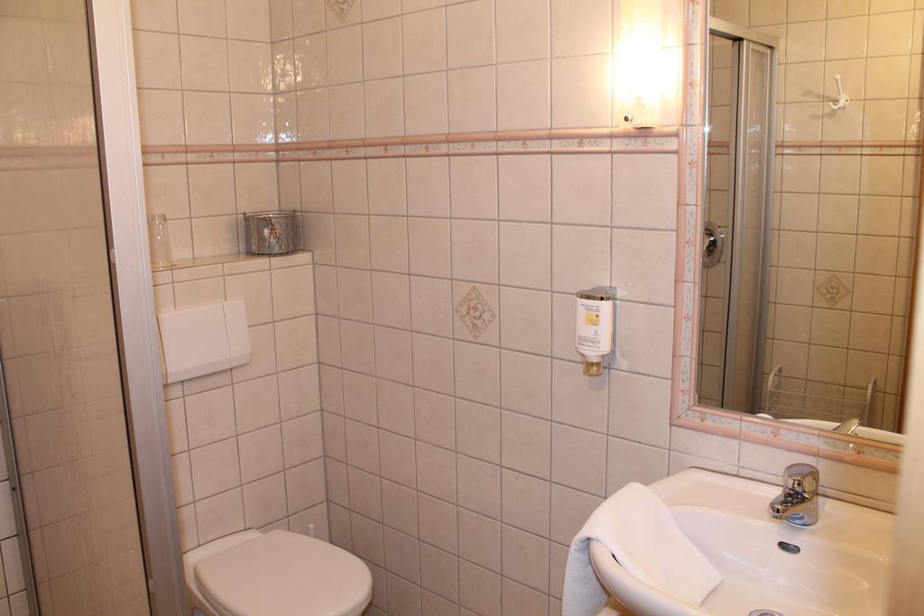 Landhaus Hotel Goeke Hövelhof الغرفة الصورة
