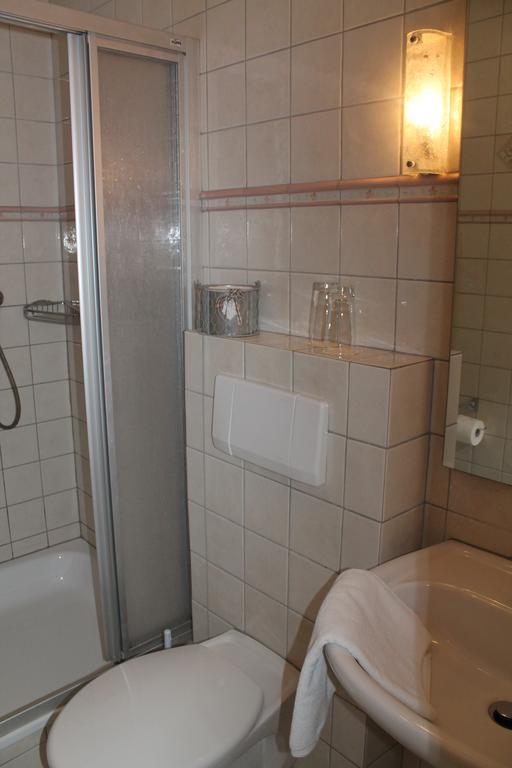Landhaus Hotel Goeke Hövelhof الغرفة الصورة